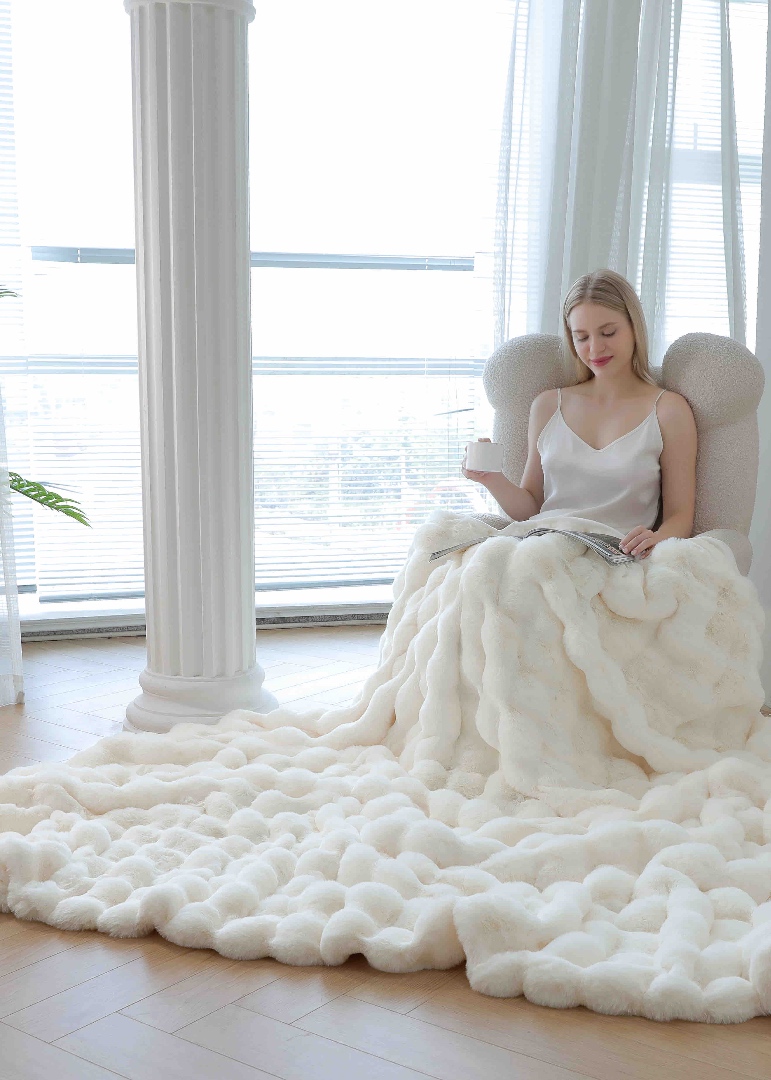 Patura Luxury Soft Touch, Jojo Home, cu Blanita Artificiala Tip Iepure, 200x230 cm, cu Fermoar, Crem - 2 | YEO