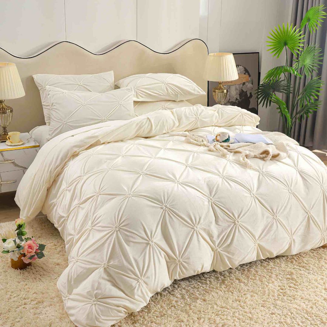 Lenjerie pat dublu, Catifea Deluxe, cu pliuri brodate, 4 piese, Jojo Home, Crem - 1 | YEO