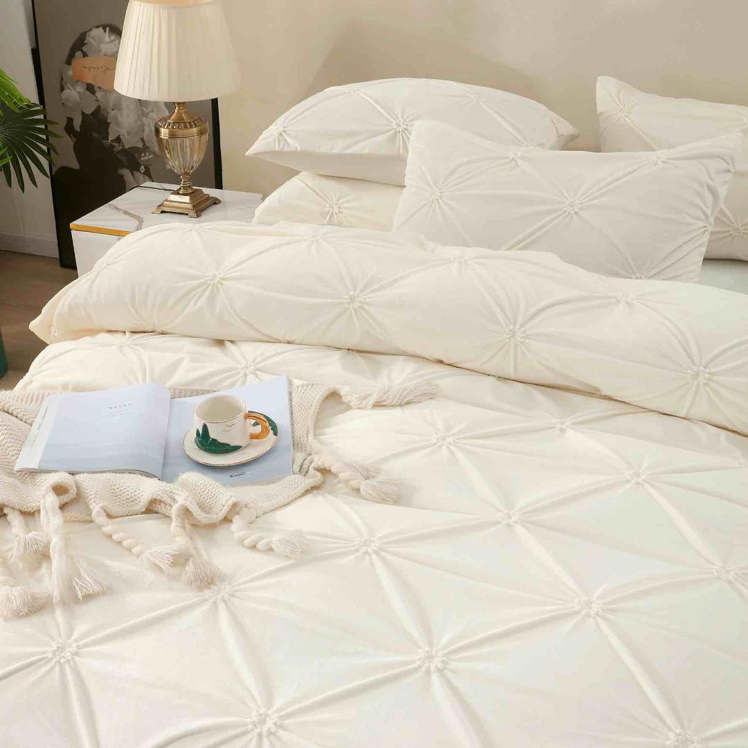 Lenjerie pat dublu, Catifea Deluxe, cu pliuri brodate, 4 piese, Jojo Home, Crem - 2 | YEO