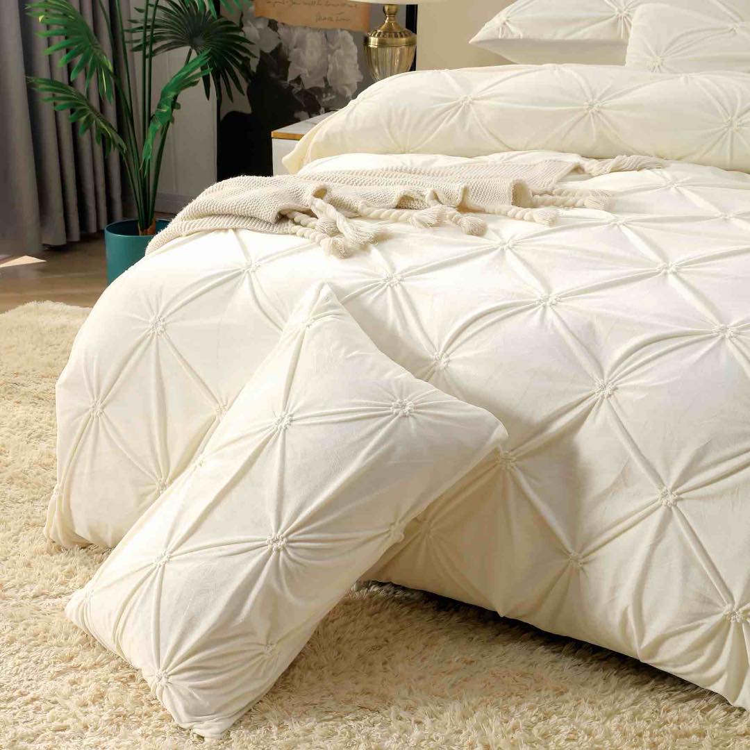 Lenjerie pat dublu, Catifea Deluxe, cu pliuri brodate, 4 piese, Jojo Home, Crem - 3 | YEO