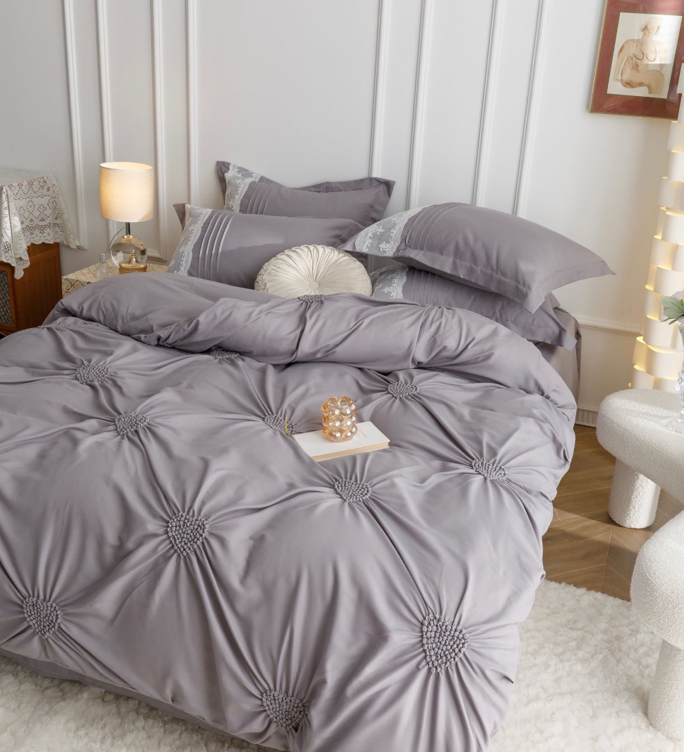 Lenjerie de Pat Premium, JOJO HOME, Finet Soft Touch, cu Inimioare din Pliuri Brodate, si Dantela Delicata, 6 Piese, Nesifonabila si Durabila, Gri deschis - 3 | YEO