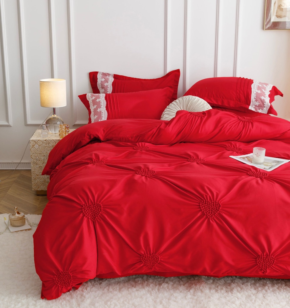 Lenjerie de Pat Premium, JOJO HOME, Finet Soft Touch, cu Inimioare din Pliuri Brodate, si Dantela Delicata, 6 Piese, Nesifonabila si Durabila, Rosu - 1 | YEO