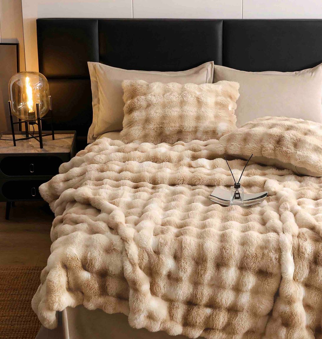 Lenjerie Luxury Pat Dublu, Jojo Home, ExtraPufoasa, din Blanita Artificiala tip Iepure, 6 piese, Bej degrade - 1 | YEO