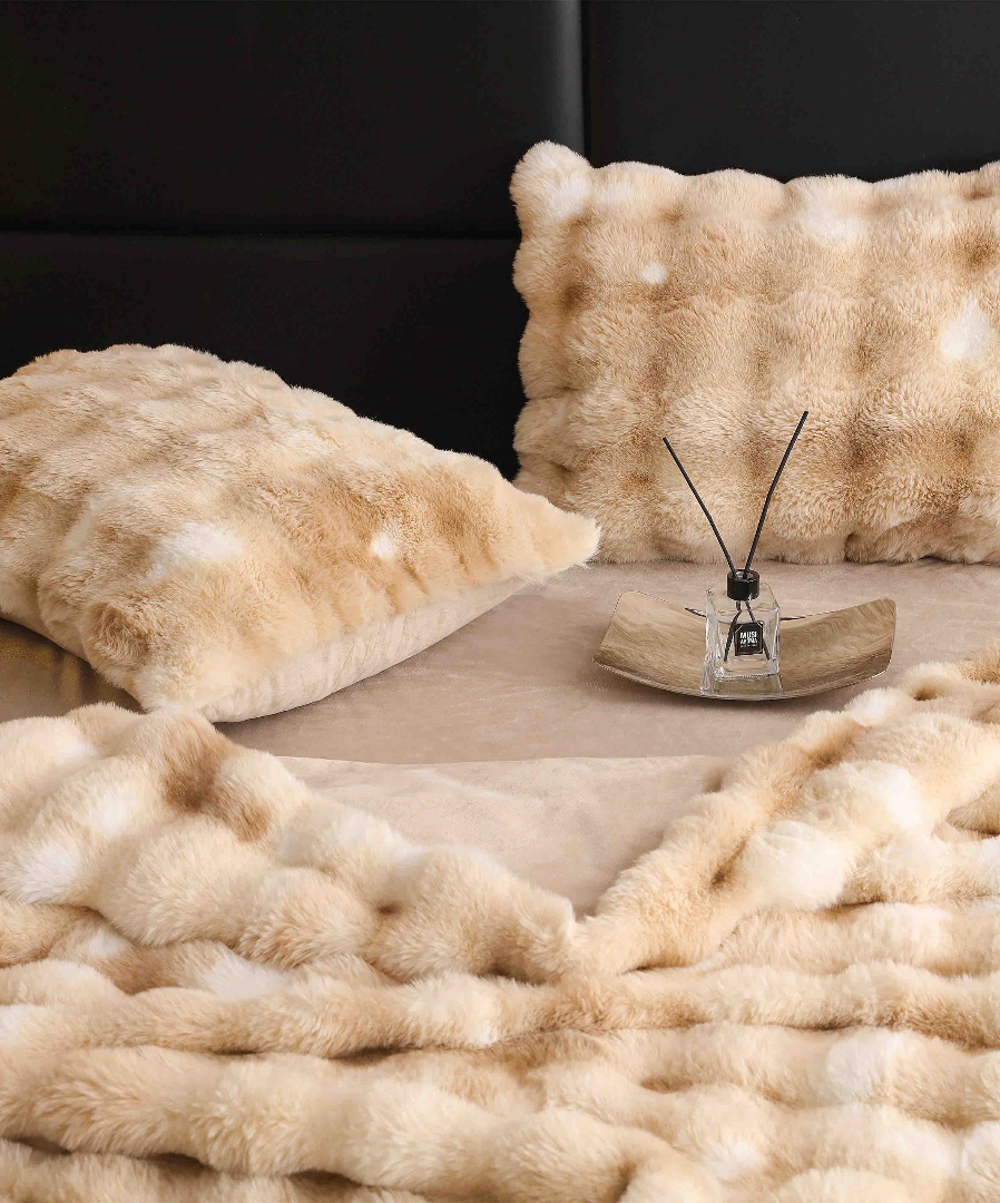 Lenjerie Luxury Pat Dublu, Jojo Home, ExtraPufoasa, din Blanita Artificiala tip Iepure, 6 piese, Bej degrade - 3 | YEO