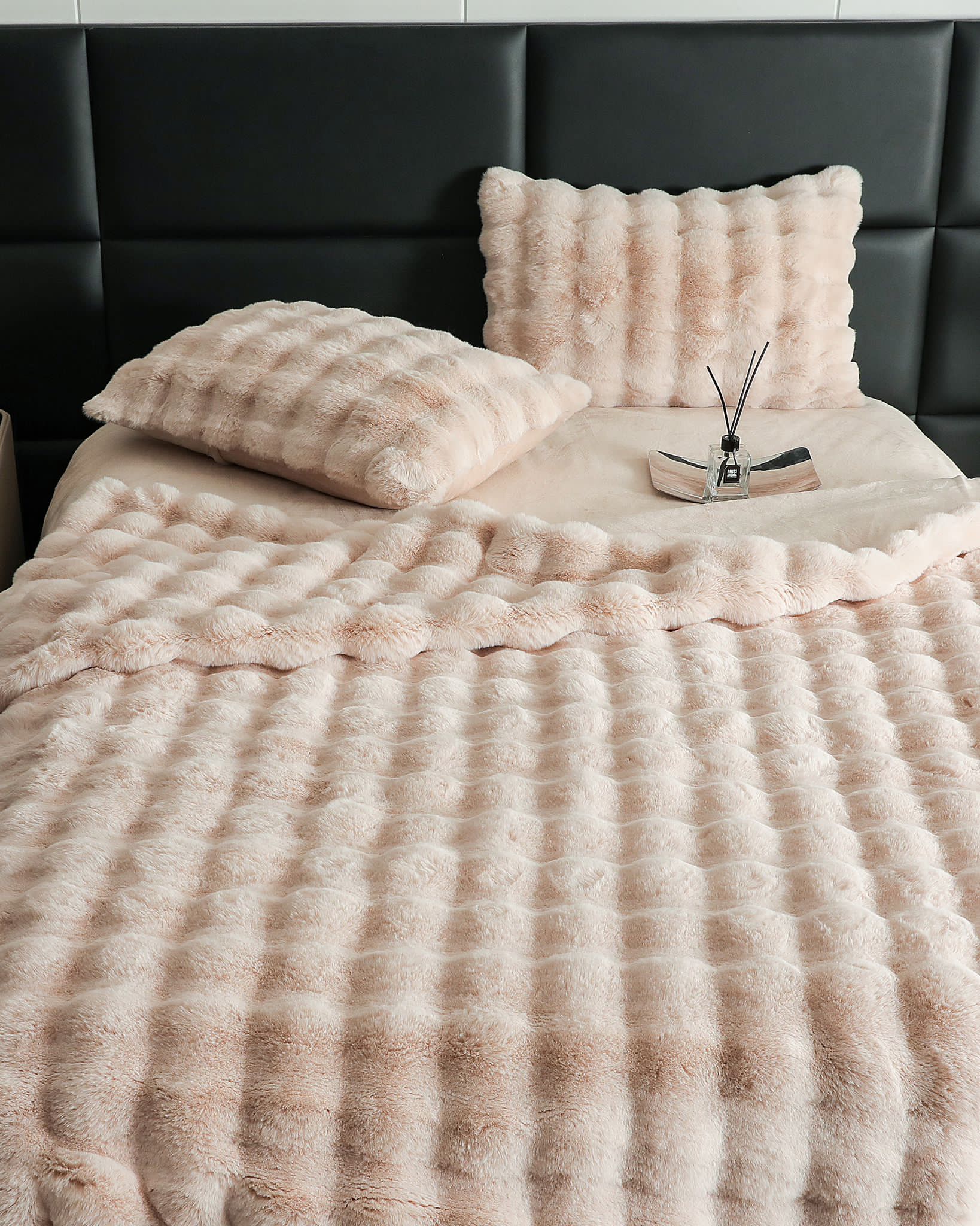 Lenjerie Luxury Pat Dublu, Jojo Home, ExtraPufoasa, din Blanita Artificiala tip Iepure, 6 piese, Bej deschis - 2 | YEO