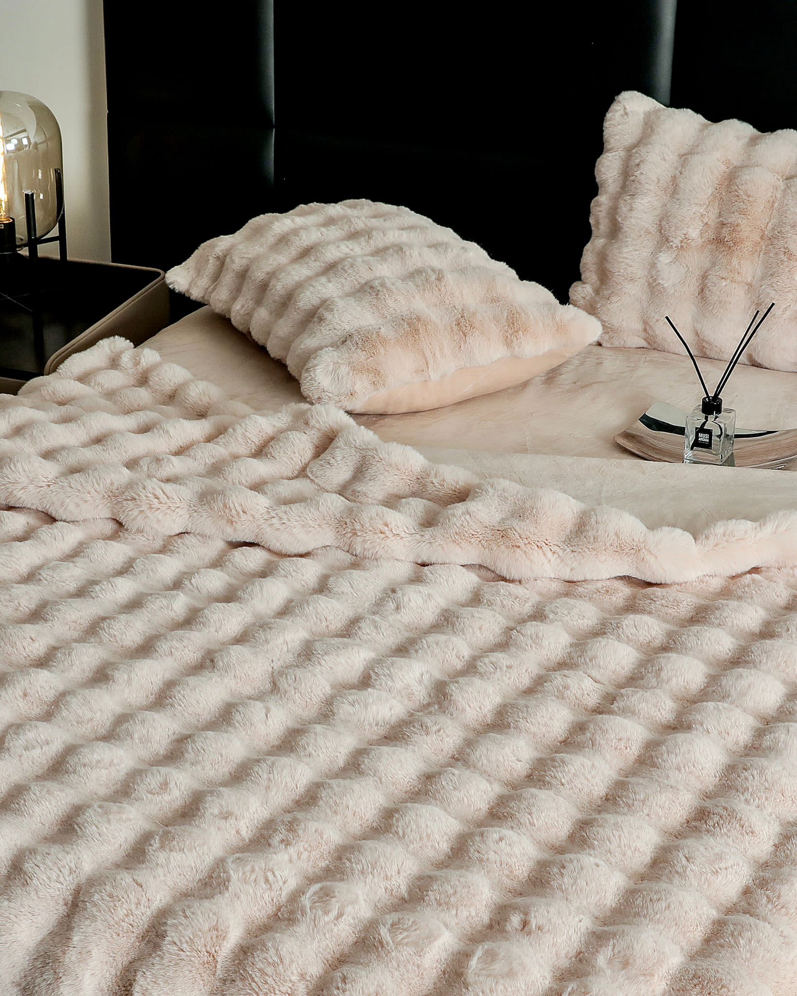 Lenjerie Luxury Pat Dublu, Jojo Home, ExtraPufoasa, din Blanita Artificiala tip Iepure, 6 piese, Bej deschis - 3 | YEO