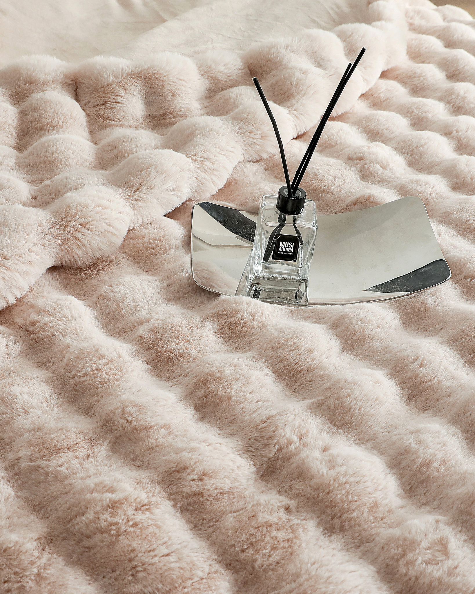 Lenjerie Luxury Pat Dublu, Jojo Home, ExtraPufoasa, din Blanita Artificiala tip Iepure, 6 piese, Bej deschis - 4 | YEO