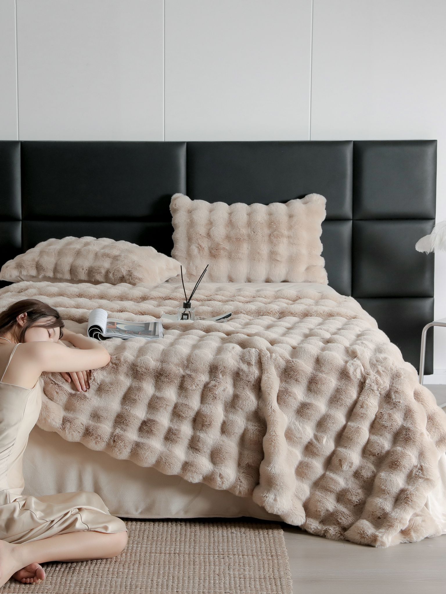 Lenjerie Luxury Pat Dublu, Jojo Home, ExtraPufoasa, din Blanita Artificiala tip Iepure, 6 piese, Cappuccino - 2 | YEO
