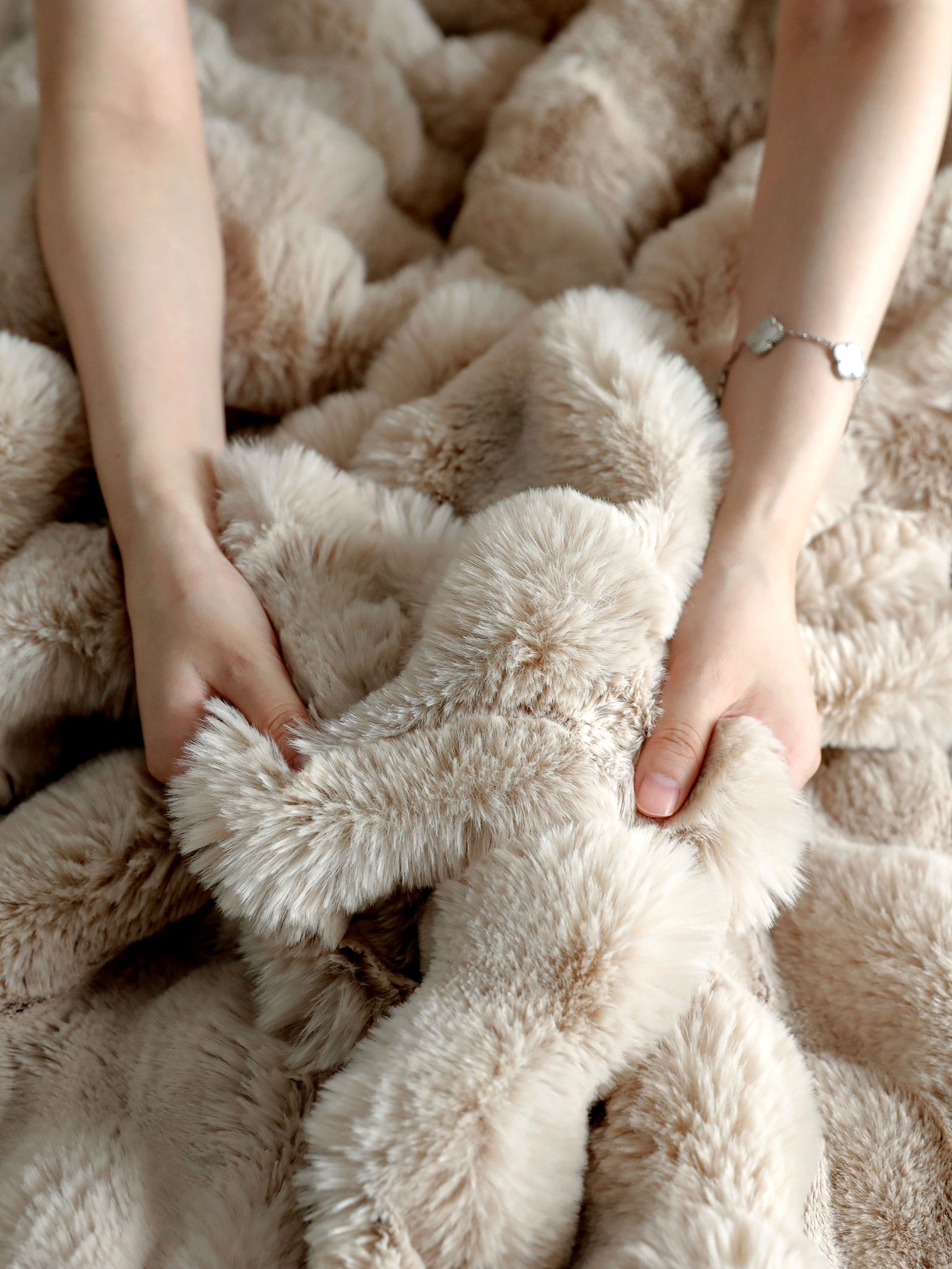 Lenjerie Luxury Pat Dublu, Jojo Home, ExtraPufoasa, din Blanita Artificiala tip Iepure, 6 piese, Cappuccino - 3 | YEO