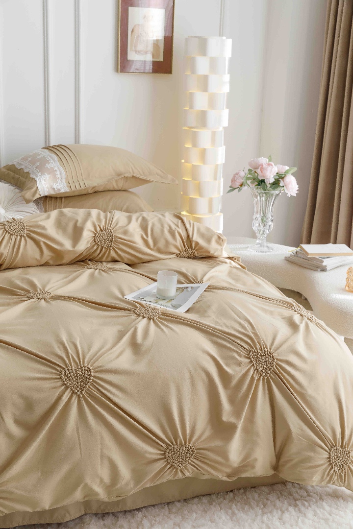 Lenjerie de Pat Premium, JOJO HOME, Finet Soft Touch, cu Inimioare din Pliuri Brodate, si Dantela Delicata, 6 Piese, Nesifonabila si Durabila, Bej - 2 | YEO