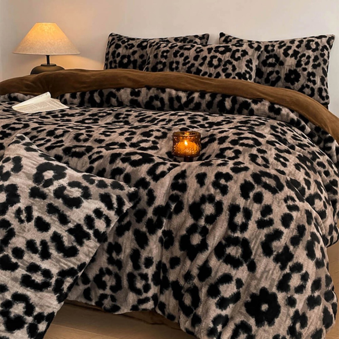 Lenjerie de Pat Premium, ExtraPufoasa,  „Bunny Touch”, din Blanita Artificiala tip Iepure + CoCoLiNo Catifelat, 6 piese, Bej, Maro, Leopard Print - 1 | YEO