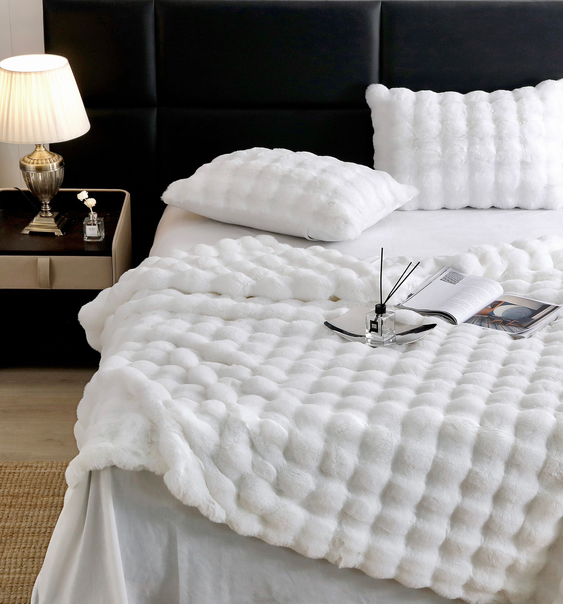 Lenjerie Luxury Pat Dublu, ExtraPufoasa, din Blanita Artificiala tip Iepure, 4 piese, Alb - 1 | YEO