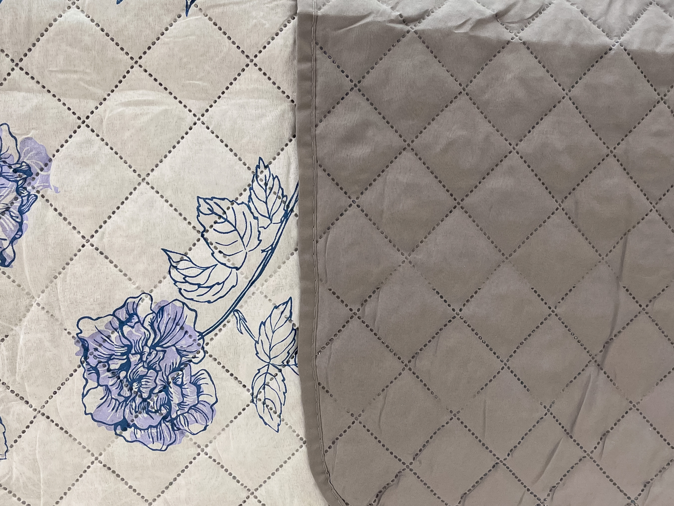 (OFERTA 3 la 199 Lei) Cuvertura matlasata cu doua fete pentru pat dublu , 210x210, Gri-Albastru, flori - imagine 5