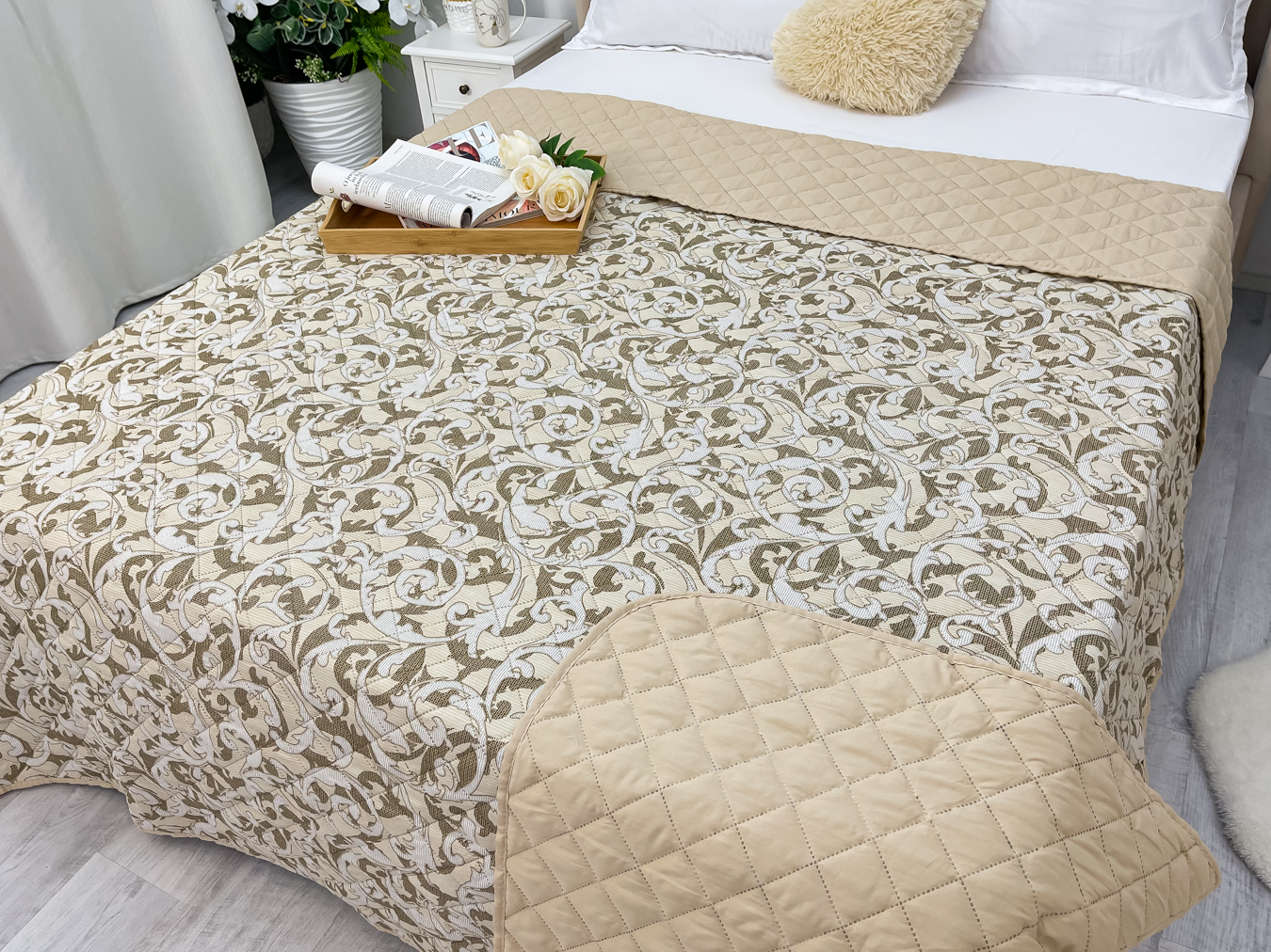 (OFERTA 3 la 199 Lei) Cuvertura matlasata cu doua fete pentru pat dublu , 210x210, Bej, floral - 2 | YEO