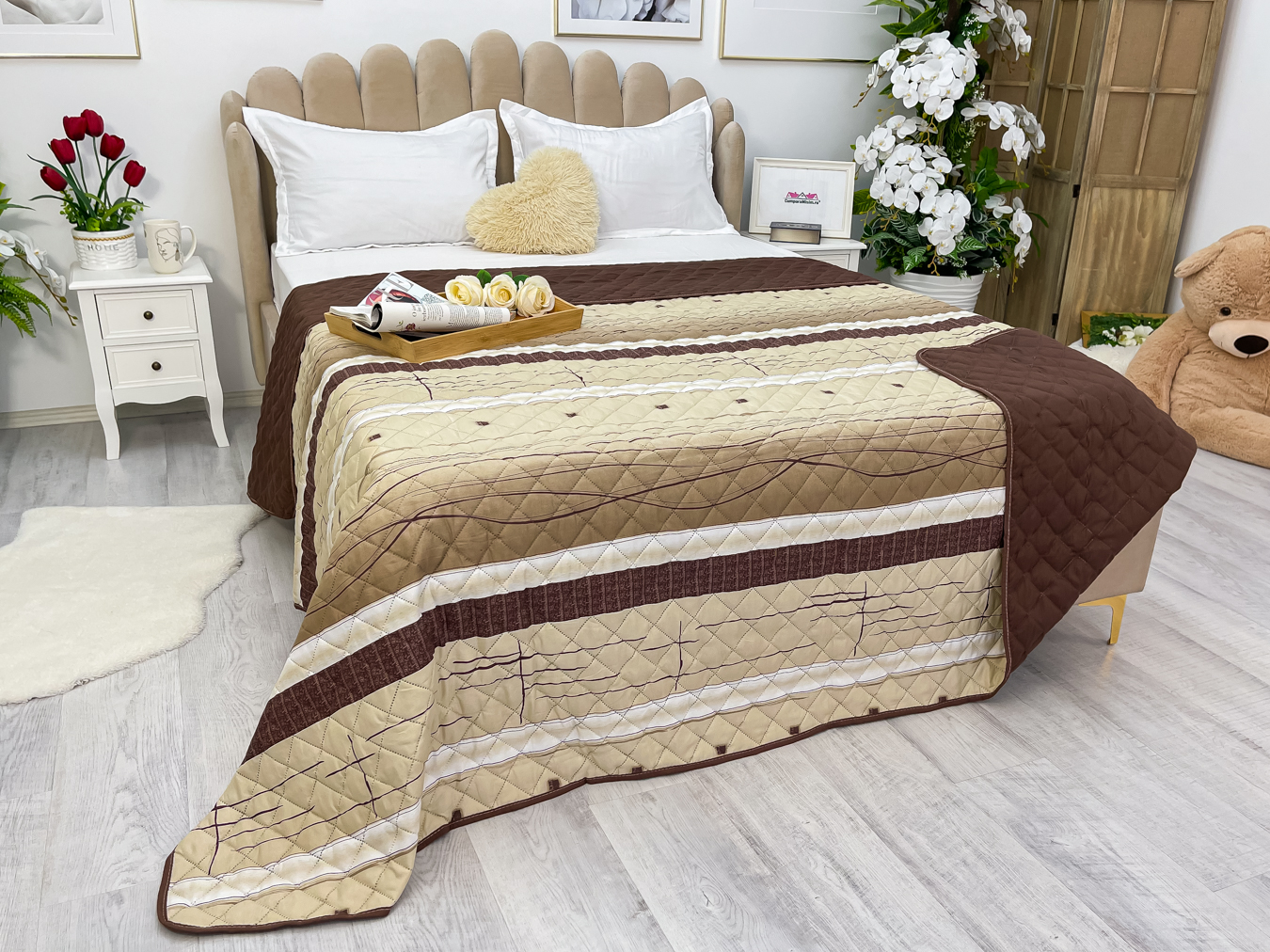 (OFERTA 3 la 199 Lei) Cuvertura matlasata cu doua fete pentru pat dublu , 210x210, Bej-Maro, model clasic - 1 | YEO