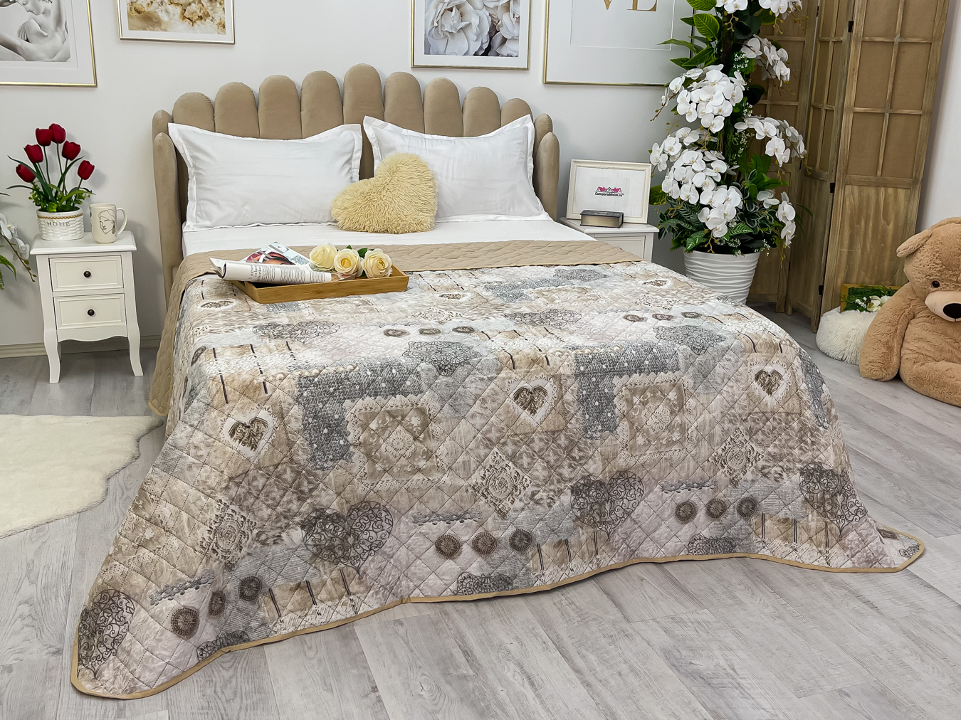 (OFERTA 3 la 199 Lei) Cuvertura matlasata cu doua fete pentru pat dublu , 210x210, Bej-Gri, inimioare - 1 | YEO