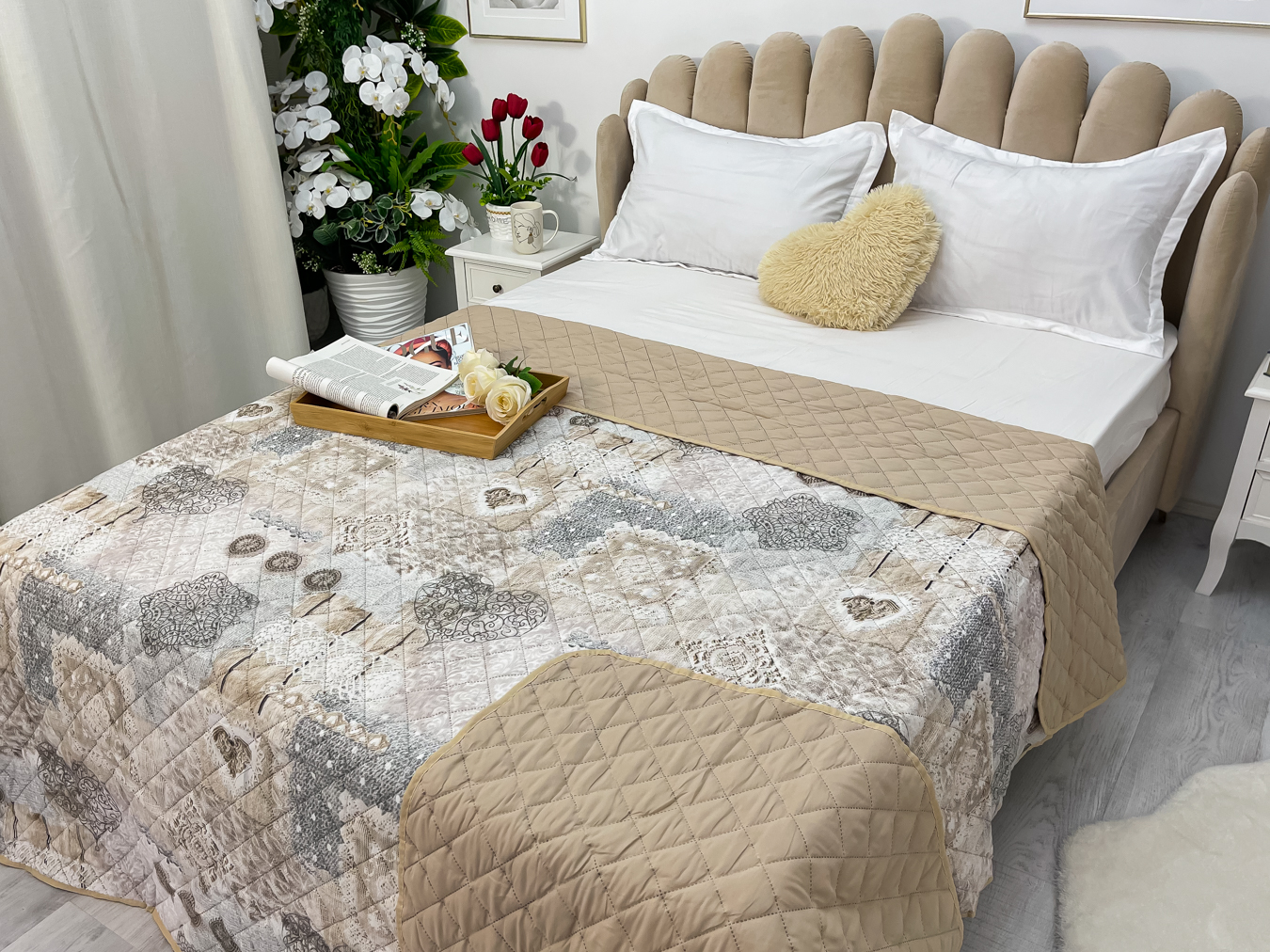 (OFERTA 3 la 199 Lei) Cuvertura matlasata cu doua fete pentru pat dublu , 210x210, Bej-Gri, inimioare - 2 | YEO
