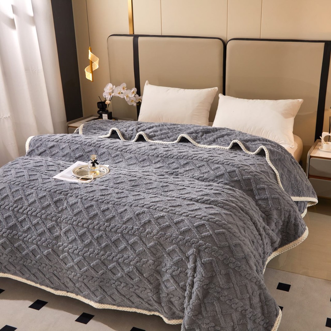 Patura Premium, 200x230cm, CoCoLiNo, Grofata, cu Model 3D Tip Tricotaj si Bordura din Blanita Contrastanta – Eleganta si Caldura Absoluta, Gri - 3 | YEO