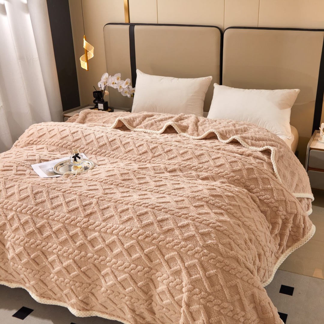 Patura Premium, 200x230cm, CoCoLiNo, Grofata, cu Model 3D Tip Tricotaj si Bordura din Blanita Contrastanta – Eleganta si Caldura Absoluta, Bej - 3 | YEO