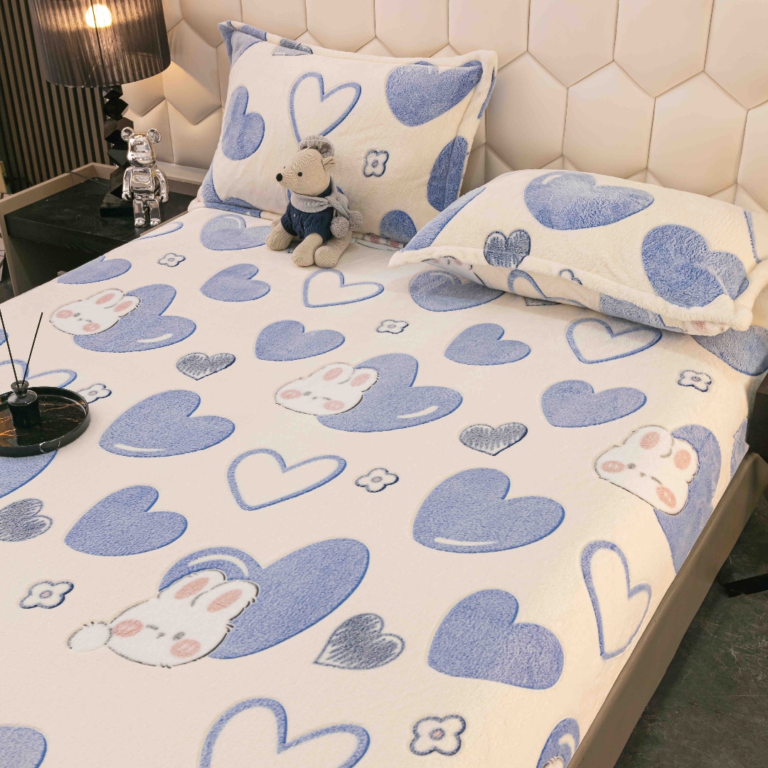 Cearsaf CoCoLiNo, JoJo Home, cu Elastic, 180x200x25cm, 2 fete de perne, 50x70cm, Crem, Bleu, Inimioare - 1 | YEO