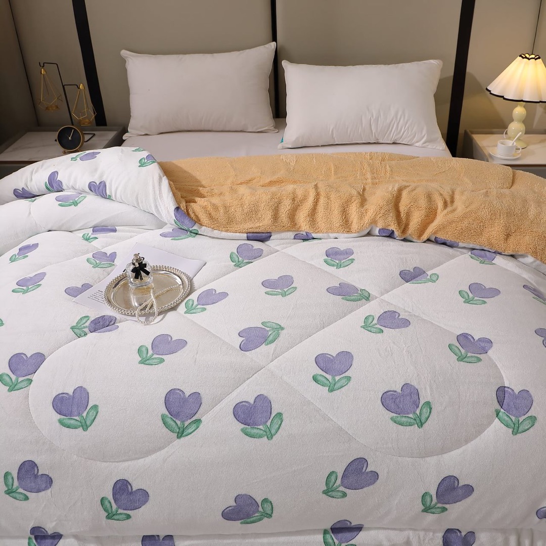 Pilota Cocolino cu Blanita Bej Ultra Pufoasa, Matlasata, 200x230 cm – Caldura Instanta si Confort de Lux pentru Nopti Reci, Alb, flori - 3 | YEO