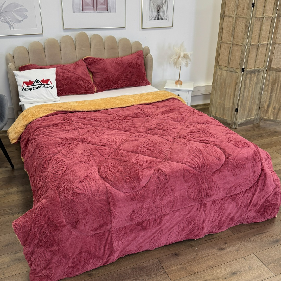 Pilota Groasa Cocolino Gofrat 3D cu Fluturi in Relief si Dos din Blanita Sherpa, Umplutura Vatelina Siliconica, 200x230 cm + 2 Fete de Perna 50x70 cm - Caldura si Rafinament pentru Un Somn Odihnitor, Purpuriu - 2 | YEO