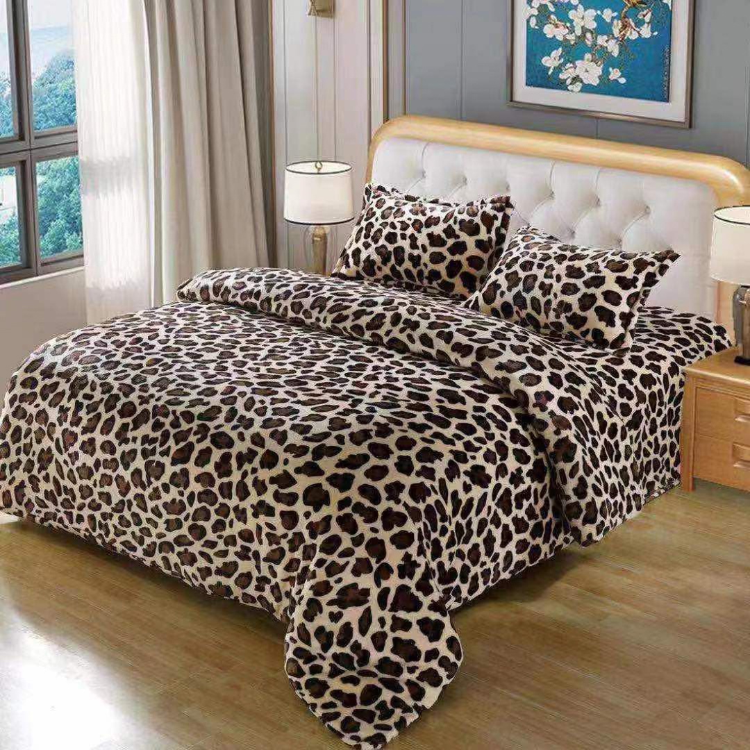 Lenjerie pat dublu, Super Pufoasa COCOLINO,cu ELASTIC, 4 piese, Bej-Maro, animal print - 1 | YEO