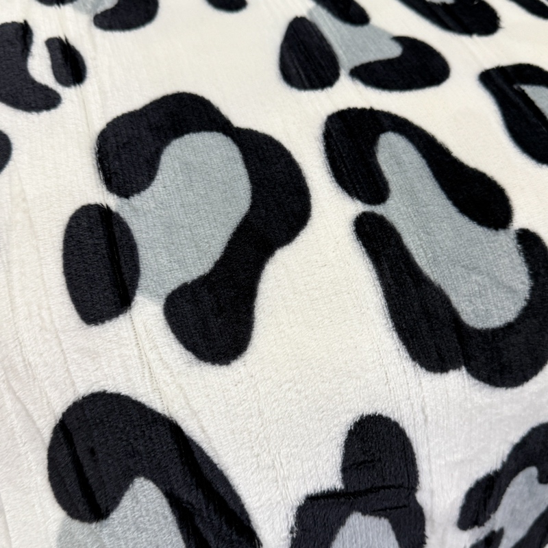 Patura pufoasa cocolino 200x230cm, 240g/mp, Alb, Gri, Animal Print - 3 | YEO