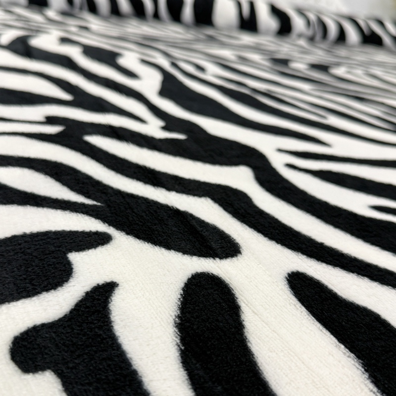 Patura pufoasa cocolino 200x230cm, 240g/mp, Alb, Negru, Model Zebra - 3 | YEO