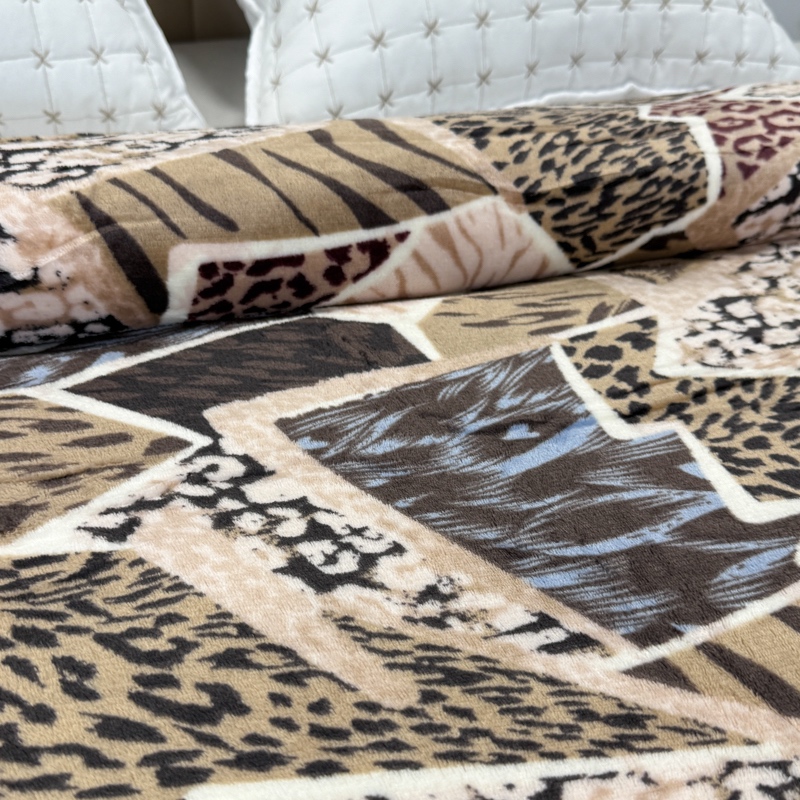 Patura pufoasa cocolino 200x230cm, 240g/mp, Bej, Maro, Animal Print, Forme Geometrice - 4 | YEO