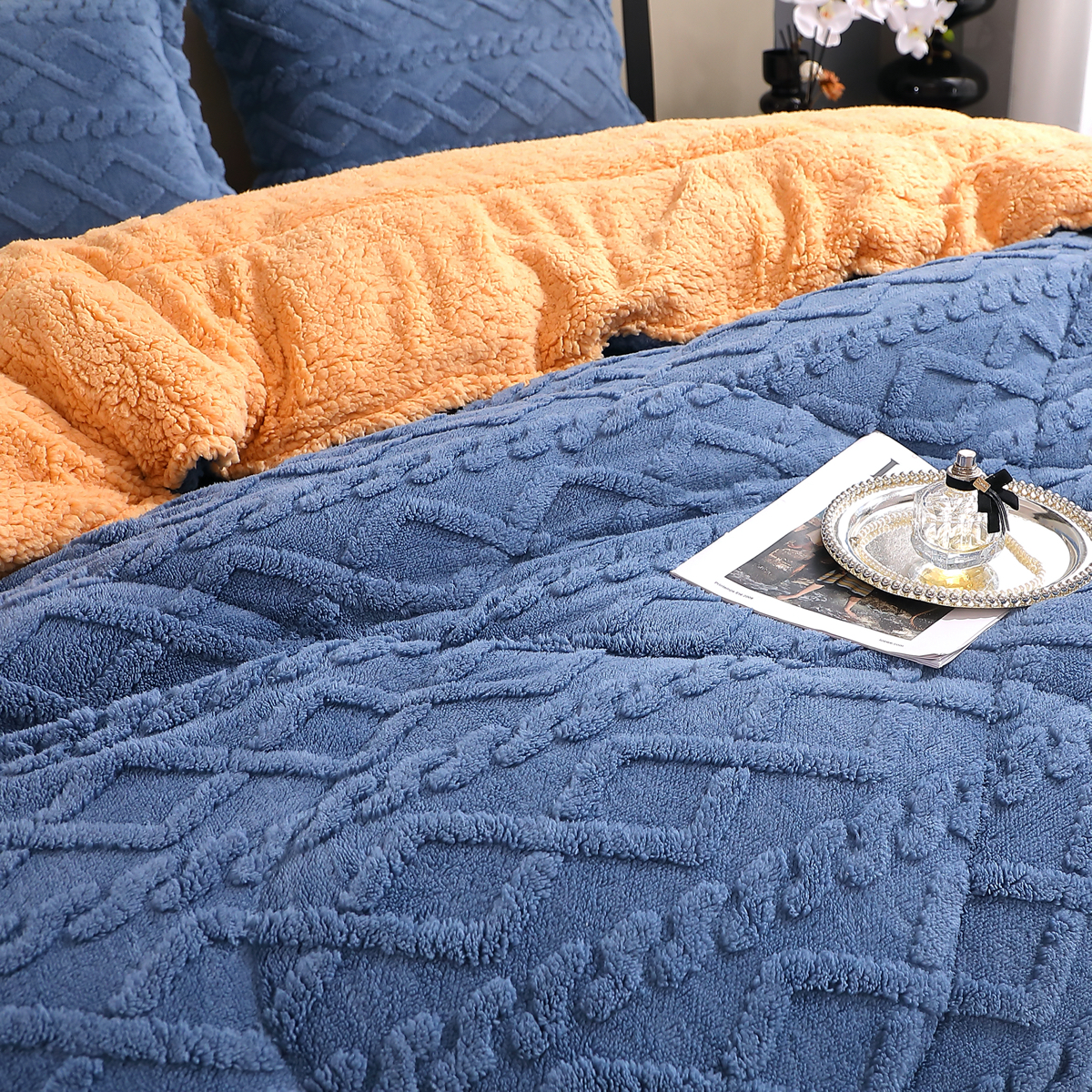 Poze Pilota CoCoLiNo Sherpa tip Tricotaj cu blanita bej, matlasata, 200x230cm + 2 fete de perna 50x70cm, albastru cumparamisim.ro