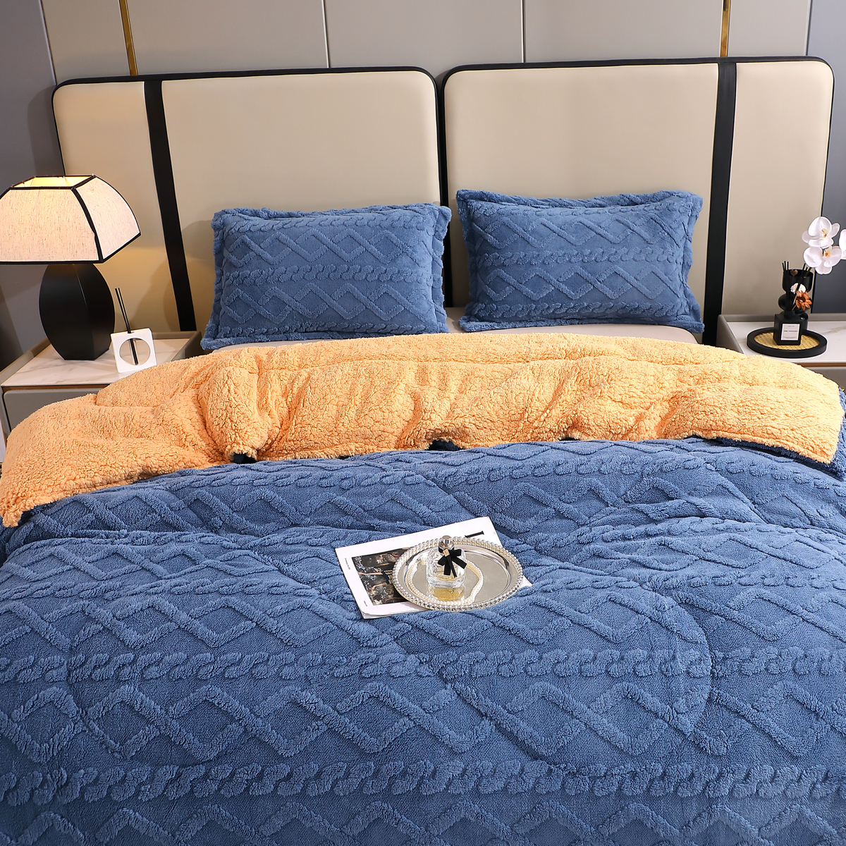 Poze Pilota CoCoLiNo Sherpa tip Tricotaj cu blanita bej, matlasata, 200x230cm + 2 fete de perna 50x70cm, albastru cumparamisim.ro