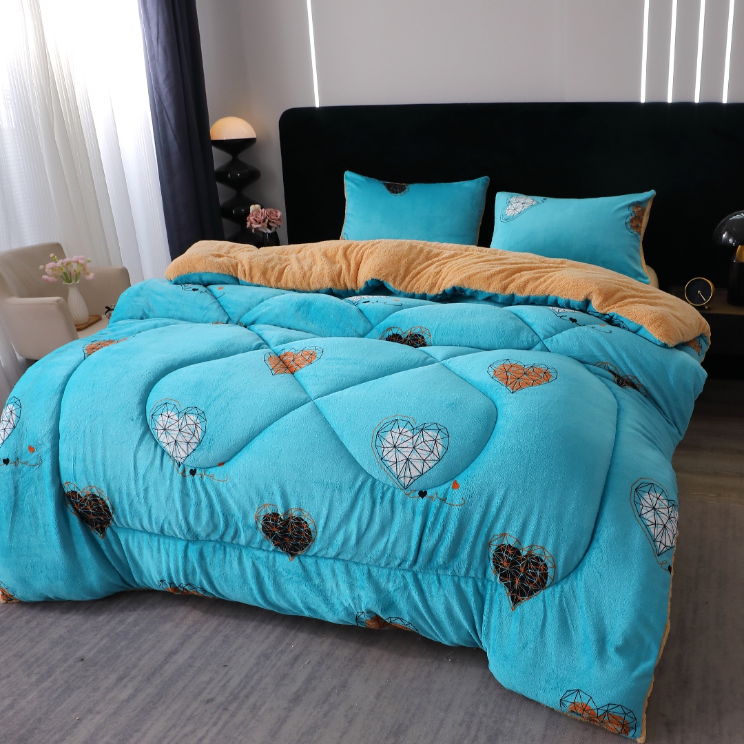 Pilota Cocolino cu Blanita Bej Ultra Pufoasa, Matlasata, 200x230cm + 2 fete de perna 50x70cm – Caldura Instanta si Confort de Lux pentru Nopti Reci, Bleu, Negru, Bej, Inimioare - 4 | YEO