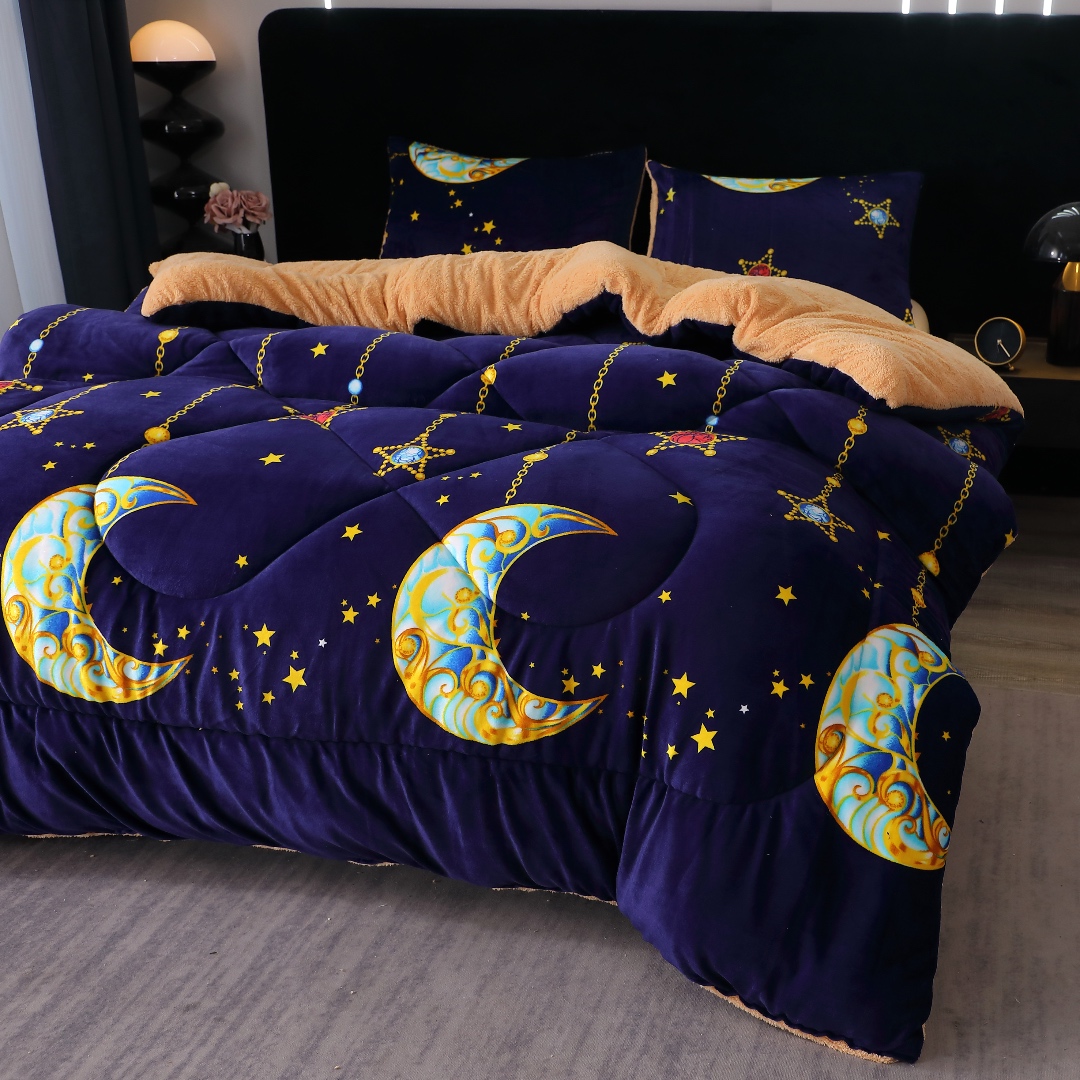 Pilota Cocolino cu Blanita Bej Ultra Pufoasa, Matlasata, 200x230cm + 2 fete de perna 50x70cm – Caldura Instanta si Confort de Lux pentru Nopti Reci, Bleumarin, Galben, Bleu, Luna si Stele - 3 | YEO