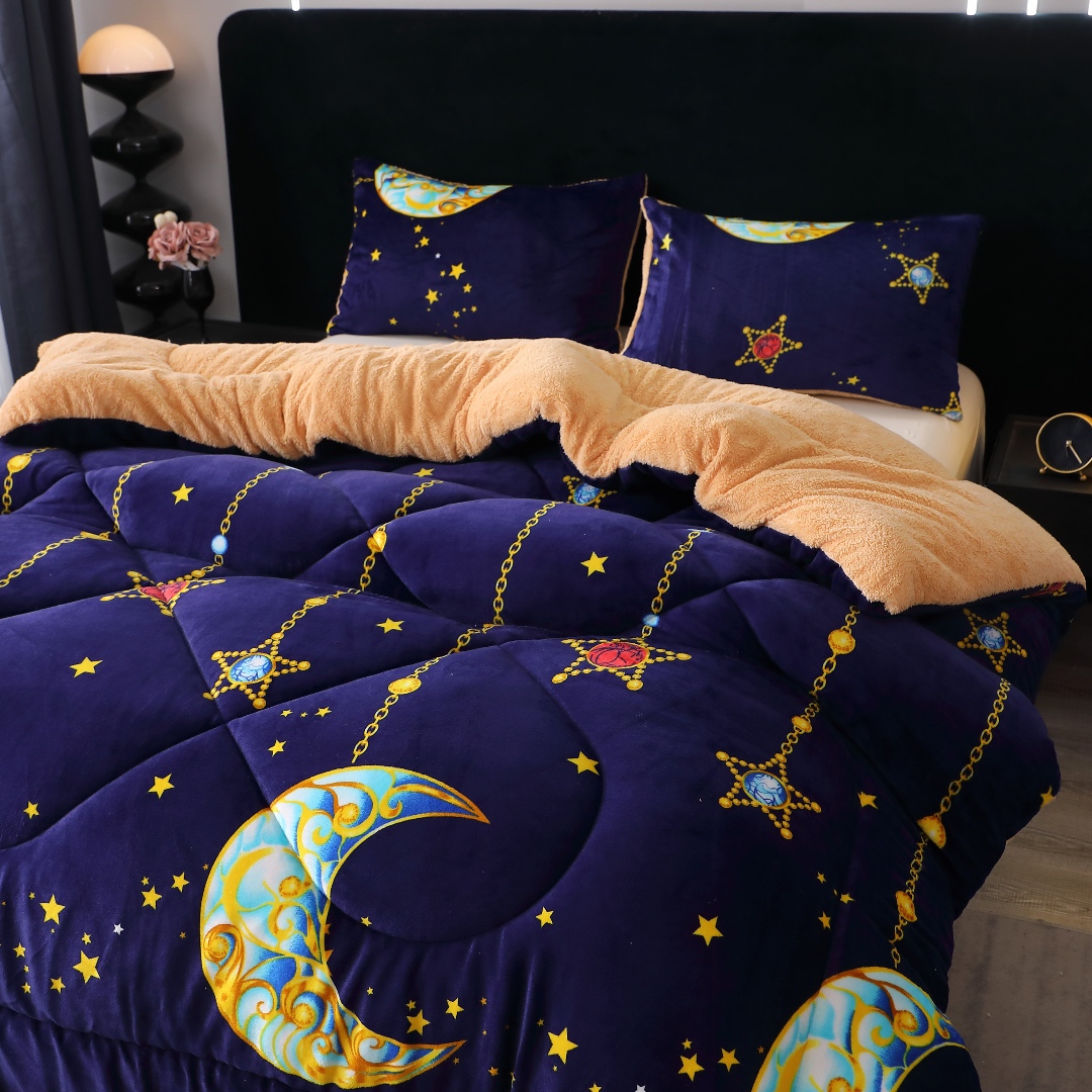 Pilota Cocolino cu Blanita Bej Ultra Pufoasa, Matlasata, 200x230cm + 2 fete de perna 50x70cm – Caldura Instanta si Confort de Lux pentru Nopti Reci, Bleumarin, Galben, Bleu, Luna si Stele - 4 | YEO
