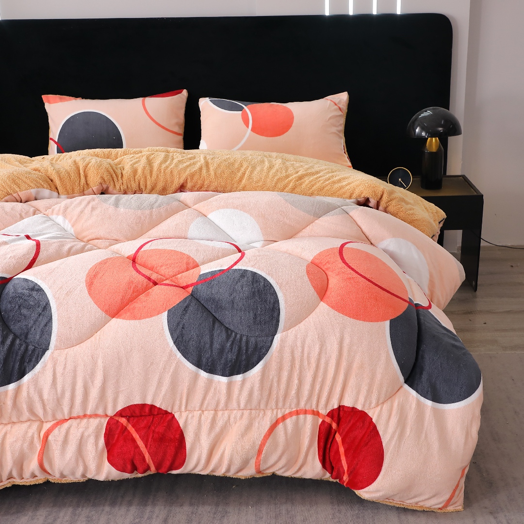 Pilota Cocolino cu Blanita Bej Ultra Pufoasa, Matlasata, 200x230cm + 2 fete de perna 50x70cm – Caldura Instanta si Confort de Lux pentru Nopti Reci, Bej, Negru, Portocaliu, Buline si Cercuri - 1 | YEO