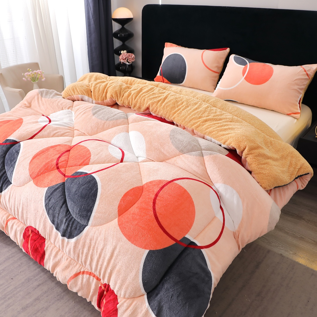 Pilota Cocolino cu Blanita Bej Ultra Pufoasa, Matlasata, 200x230cm + 2 fete de perna 50x70cm – Caldura Instanta si Confort de Lux pentru Nopti Reci, Bej, Negru, Portocaliu, Buline si Cercuri - 4 | YEO