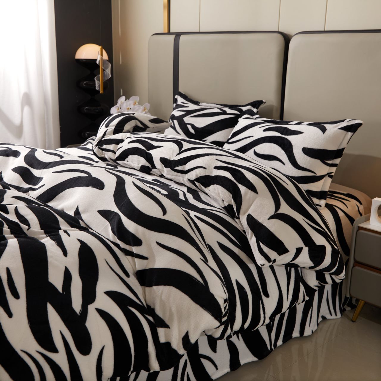 Lenjerie pat dublu, Super Pufoasa COCOLINO, 4 piese, Alb-Negru, zebra - 2 | YEO