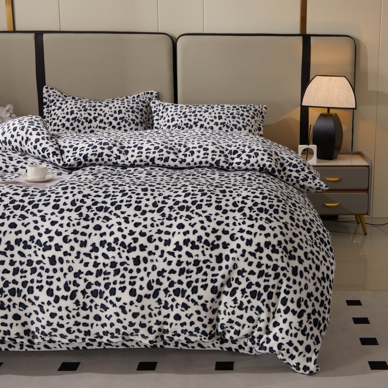 Lenjerie pat dublu, Super Pufoasa COCOLINO, 4 piese, Alb-Negru, animal print - 1 | YEO