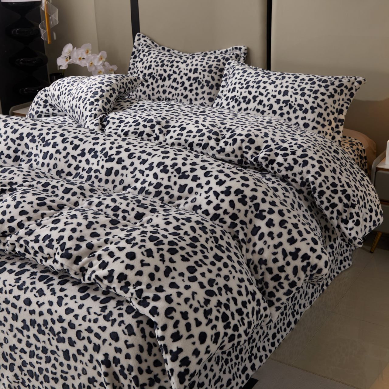 Lenjerie pat dublu, Super Pufoasa COCOLINO, 4 piese, Alb-Negru, animal print - 2 | YEO