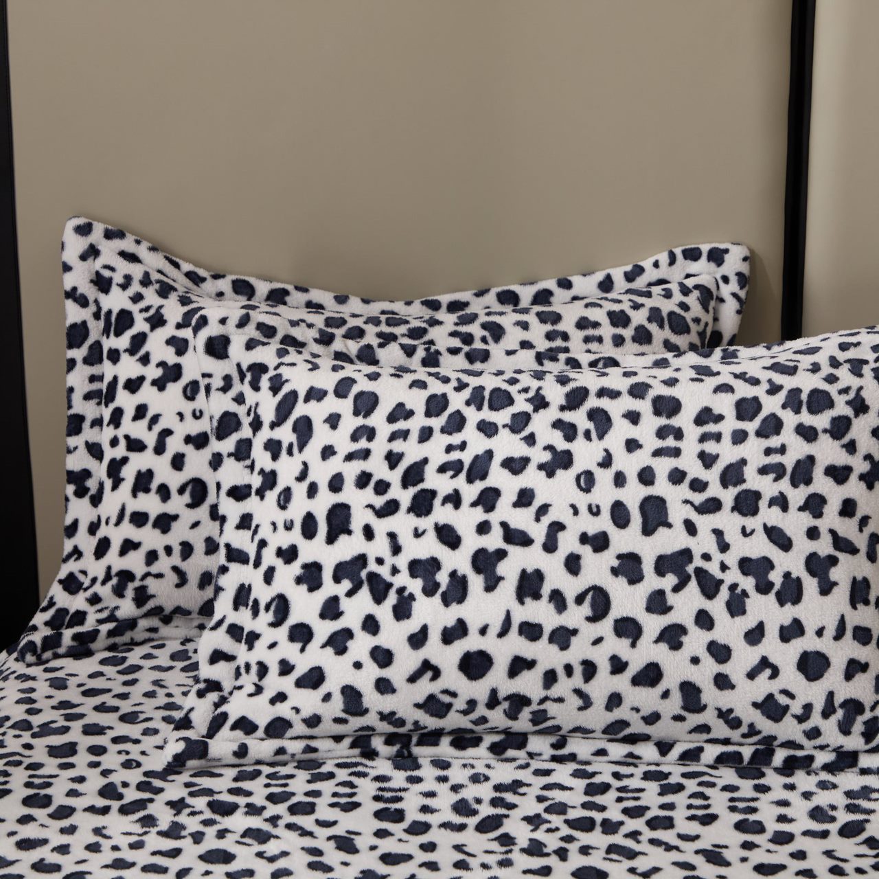 Lenjerie pat dublu, Super Pufoasa COCOLINO, 4 piese, Alb-Negru, animal print - 4 | YEO
