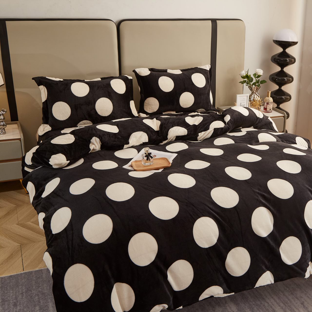 Lenjerie pat dublu, Super Pufoasa COCOLINO, 4 piese, Negru-Alb, buline - 1 | YEO