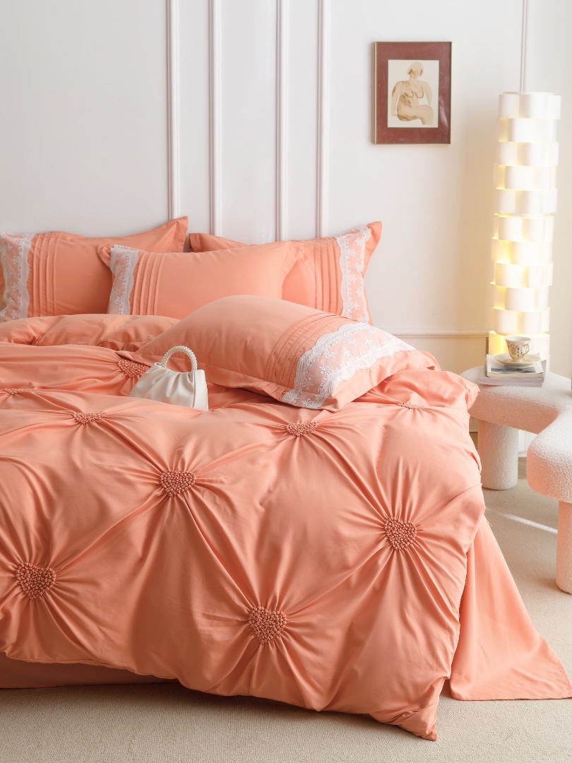 Lenjerie de Pat Premium, JOJO HOME, Finet Soft Touch, cu Inimioare din Pliuri Brodate, si Dantela Delicata, 6 Piese, Nesifonabila si Durabila, Somon - 1 | YEO