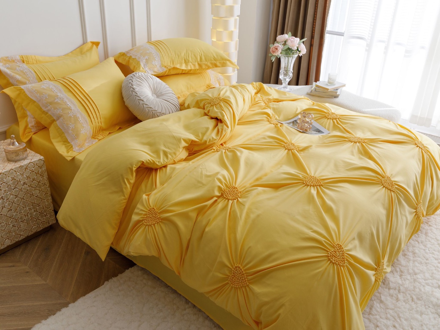Lenjerie de Pat Premium, JOJO HOME, Finet Soft Touch, cu Inimioare din Pliuri Brodate, si Dantela Delicata, 6 Piese, Nesifonabila si Durabila, Galben - 4 | YEO