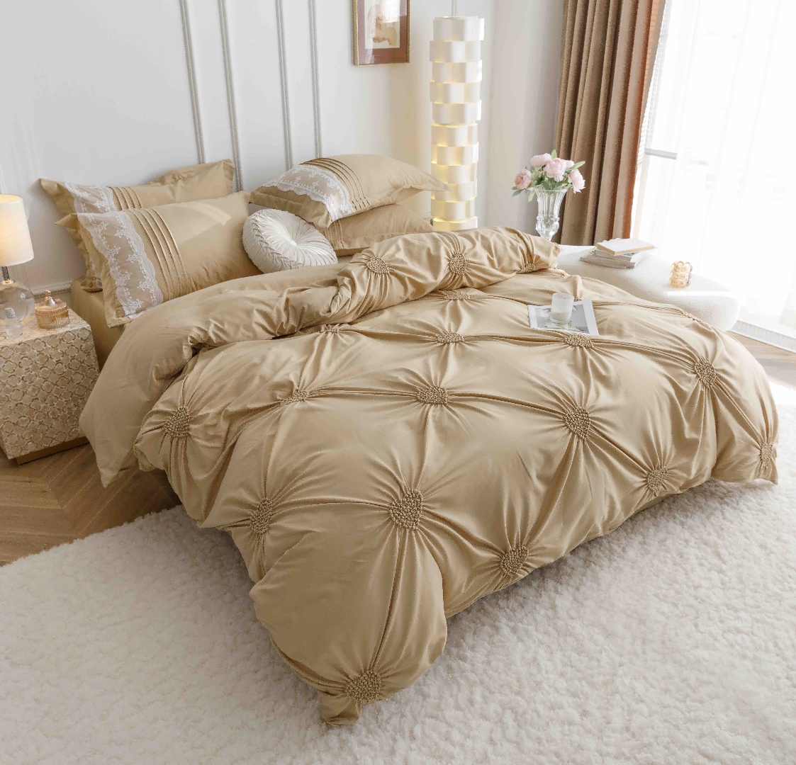 Lenjerie de Pat Premium, JOJO HOME, Finet Soft Touch, cu Inimioare din Pliuri Brodate, si Dantela Delicata, 6 Piese, Nesifonabila si Durabila, Bej - 4 | YEO