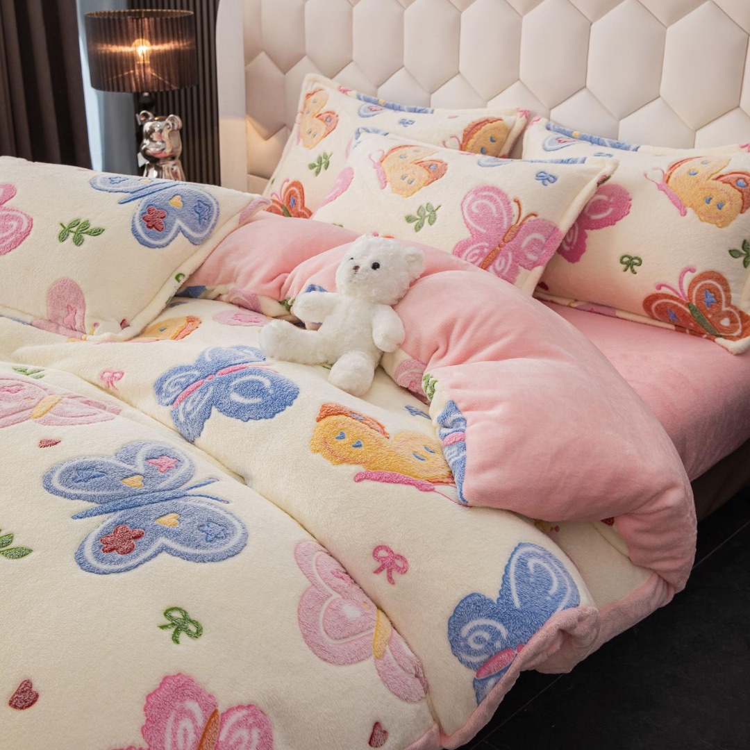 Lenjerie pat dublu, Super Pufoasa COCOLINO,cu ELASTIC, 4 piese, Jojo Home, Crem, Fluturi - 2 | YEO