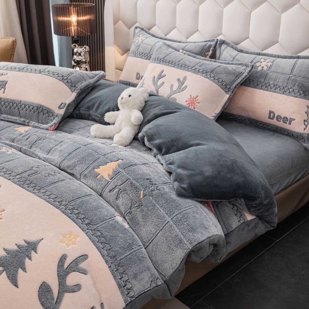 Lenjerie pat dublu, Super Pufoasa COCOLINO,cu ELASTIC, 4 piese, Jojo Home, Alb, Gri, Cerbi - 2 | YEO
