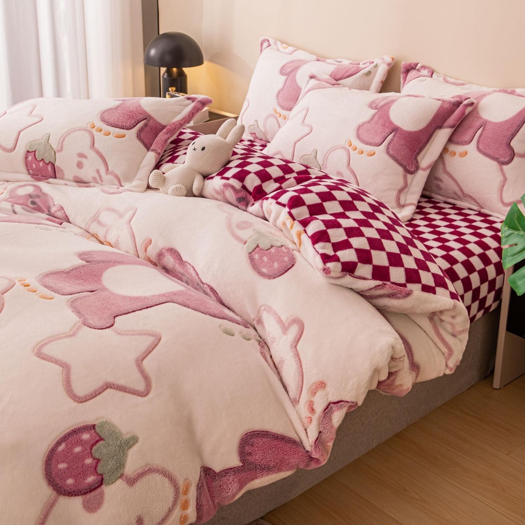 Lenjerie pat dublu, Super Pufoasa COCOLINO,cu ELASTIC, 4 piese, Jojo Home, Roz, ursuleti, capsune, stelute - 2 | YEO