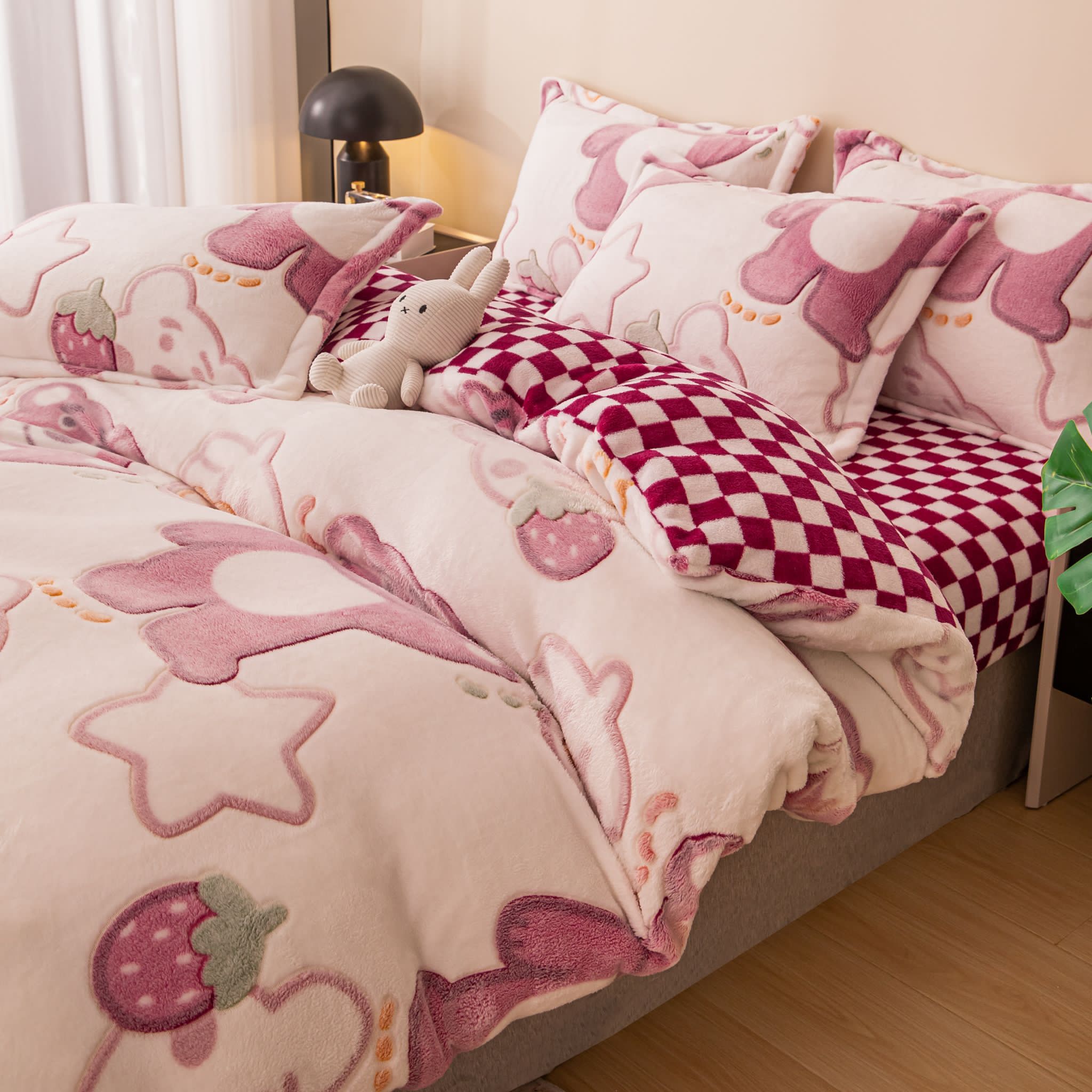 Lenjerie pat dublu, Super Pufoasa COCOLINO,cu ELASTIC, 4 piese, Jojo Home, Roz, ursuleti, capsune, stelute - 4 | YEO