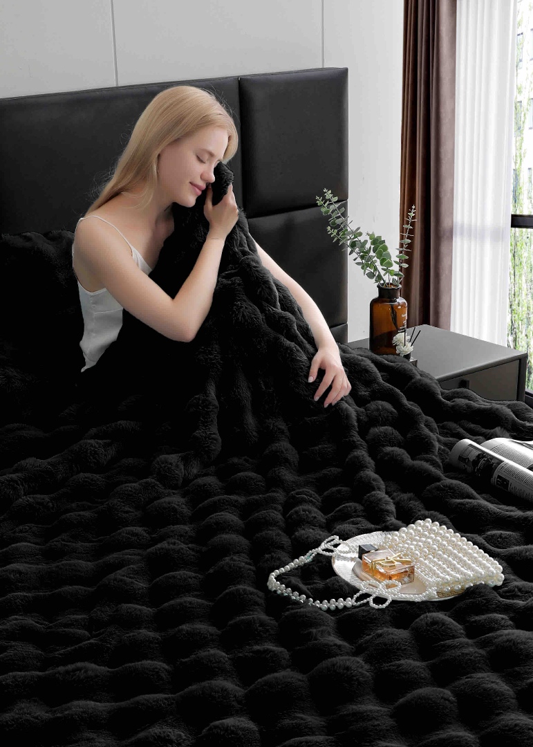 Lenjerie Luxury Pat Dublu, Jojo Home, ExtraPufoasa, din Blanita Artificiala tip Iepure, 6 piese, Negru - 1 | YEO